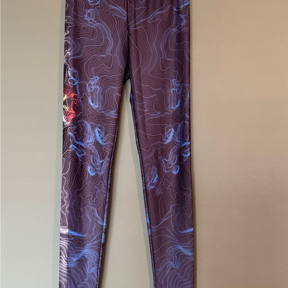 Red Rocks Topography Patterned Leggings - Picture 3 of 3